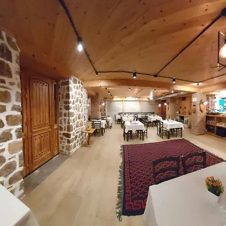 Vila Restaurant Laura 2* Voskopojë