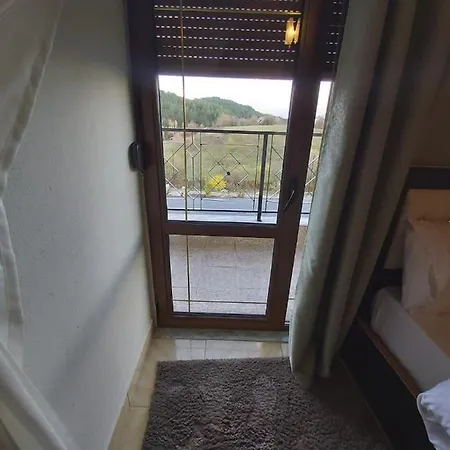 Vila Restaurant Laura Otel 2*