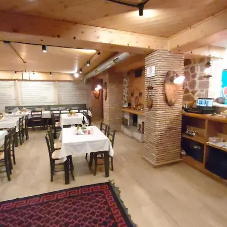 Vila Restaurant Laura 2*